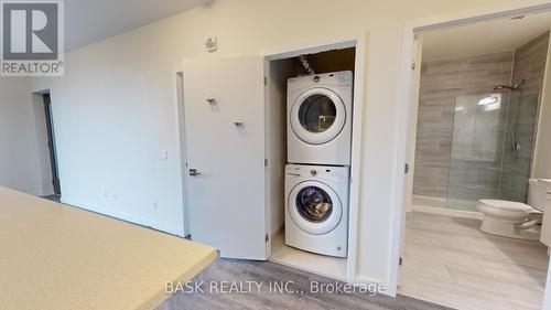 424 - 690 King Street W, Kitchener, ON - Indoor Photo Showing Laundry Room