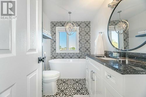 7521 Keenansville Road, New Tecumseth, ON - Indoor Photo Showing Bathroom