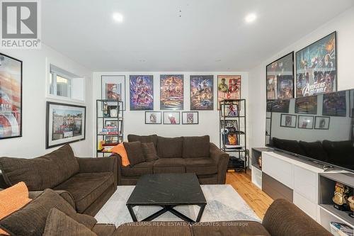 7521 Keenansville Road, New Tecumseth, ON - Indoor Photo Showing Living Room