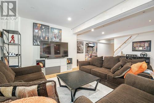 7521 Keenansville Road, New Tecumseth, ON - Indoor Photo Showing Living Room