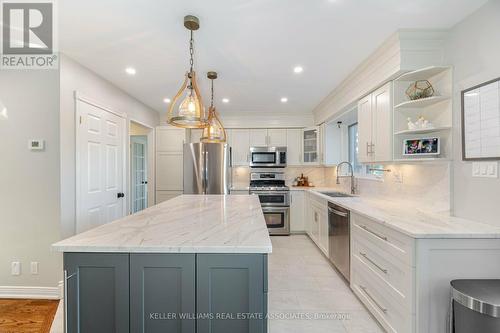 7521 Keenansville Road, New Tecumseth, ON - Indoor Photo Showing Kitchen With Upgraded Kitchen