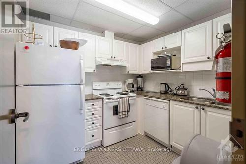 803 - 120 Grant Carman Drive, Ottawa, ON - Indoor Photo Showing Kitchen