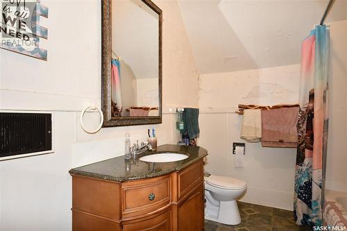 549 19Th Street E, Prince Albert, SK - Indoor Photo Showing Bathroom