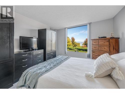 86 Lakeshore Drive Unit# 202, Penticton, BC - Indoor Photo Showing Bedroom