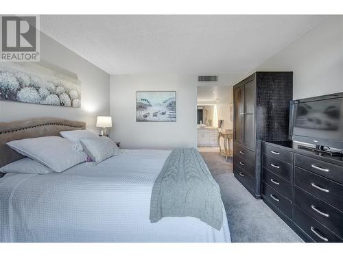 86 Lakeshore Drive Unit# 202, Penticton, BC - Indoor Photo Showing Bedroom