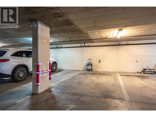 86 Lakeshore Drive Unit# 202, Penticton, BC - Indoor Photo Showing Garage