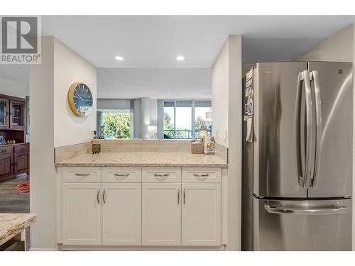 86 Lakeshore Drive Unit# 202, Penticton, BC - Indoor Photo Showing Kitchen