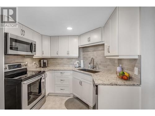 86 Lakeshore Drive Unit# 202, Penticton, BC - Indoor Photo Showing Kitchen With Upgraded Kitchen