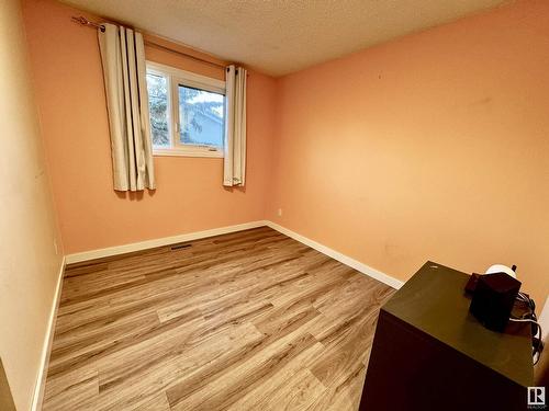 4609 35 Av Nw, Edmonton, AB - Indoor Photo Showing Other Room