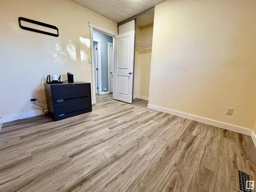 4609 35 Av Nw, Edmonton, AB - Indoor Photo Showing Other Room