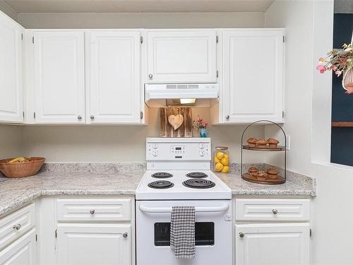 10-1956 Glenidle Rd, Sooke, BC - Indoor Photo Showing Kitchen