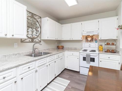 10-1956 Glenidle Rd, Sooke, BC - Indoor Photo Showing Kitchen With Double Sink