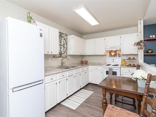 10-1956 Glenidle Rd, Sooke, BC - Indoor Photo Showing Kitchen With Double Sink