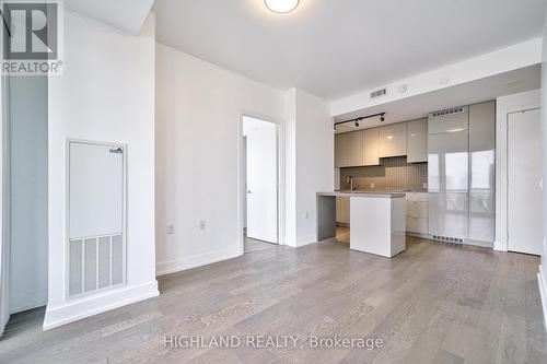 4505 - 7 Grenville Street, Toronto, ON - Indoor Photo Showing Kitchen