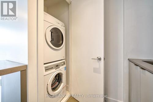 4505 - 7 Grenville Street, Toronto, ON - Indoor Photo Showing Laundry Room