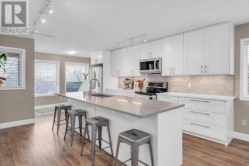 160 Portview Court, Kelowna, BC - Indoor Photo Showing Kitchen With Upgraded Kitchen