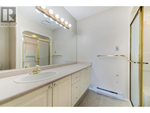 3283 Casorso Road Unit# 308, Kelowna, BC - Indoor Photo Showing Bathroom