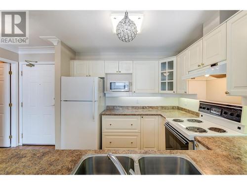 3283 Casorso Road Unit# 308, Kelowna, BC - Indoor Photo Showing Kitchen With Double Sink