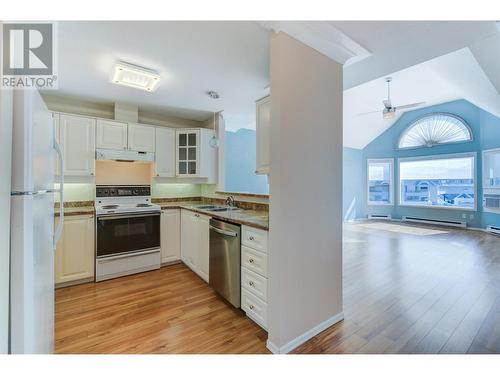 3283 Casorso Road Unit# 308, Kelowna, BC - Indoor Photo Showing Kitchen With Double Sink