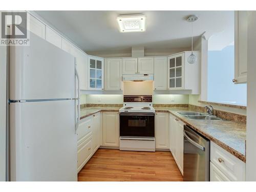 3283 Casorso Road Unit# 308, Kelowna, BC - Indoor Photo Showing Kitchen With Double Sink