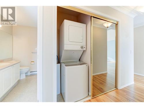 3283 Casorso Road Unit# 308, Kelowna, BC - Indoor Photo Showing Laundry Room