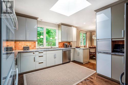 1 Hillcrest Court, Hamilton (Kirkendall), ON - Indoor Photo Showing Kitchen