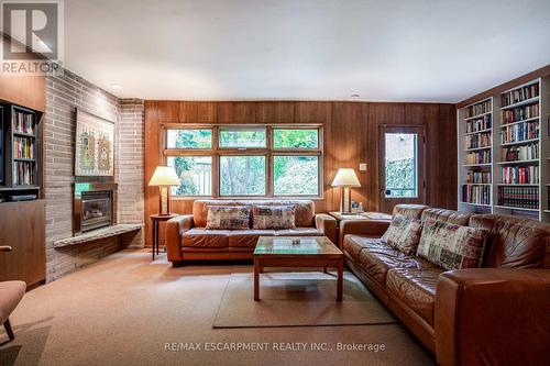 1 Hillcrest Court, Hamilton, ON - Indoor Photo Showing Living Room With Fireplace