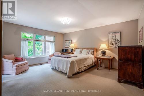 1 Hillcrest Court, Hamilton, ON - Indoor Photo Showing Bedroom