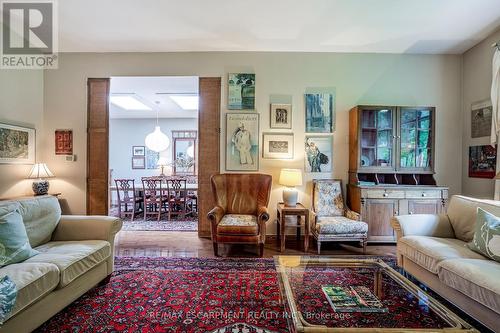 1 Hillcrest Court, Hamilton (Kirkendall), ON - Indoor Photo Showing Living Room