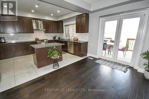 812 Jackpine Way, London, ON - Indoor Photo Showing Kitchen