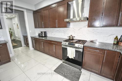 812 Jackpine Way, London, ON - Indoor Photo Showing Kitchen