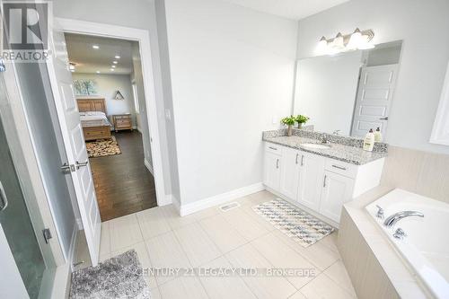 812 Jackpine Way, London, ON - Indoor Photo Showing Bathroom