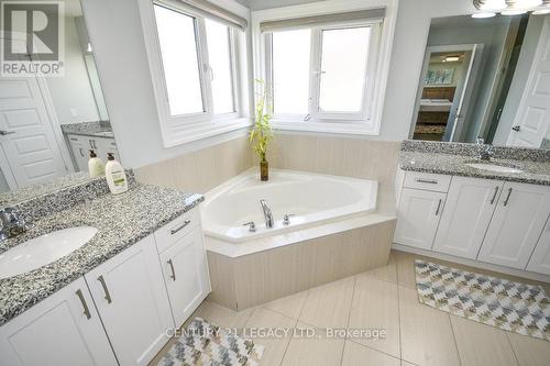 812 Jackpine Way, London, ON - Indoor Photo Showing Bathroom