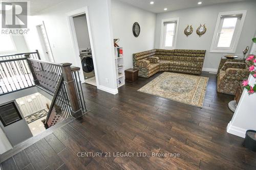 812 Jackpine Way, London, ON - Indoor Photo Showing Living Room