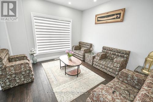 812 Jackpine Way, London, ON - Indoor Photo Showing Living Room