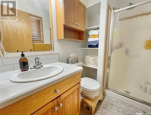 493 4Th Avenue Se, Swift Current, SK - Indoor Photo Showing Bathroom