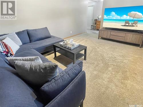 493 4Th Avenue Se, Swift Current, SK - Indoor Photo Showing Living Room