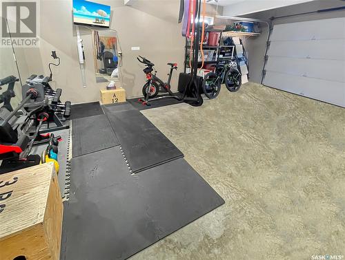 493 4Th Avenue Se, Swift Current, SK - Indoor Photo Showing Garage