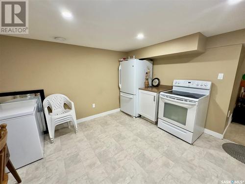 911 Bercovich Crescent, Regina, SK - Indoor Photo Showing Laundry Room