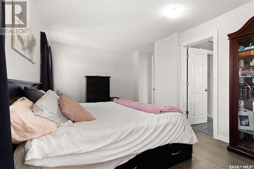 154 Lloyd Crescent, Regina, SK - Indoor Photo Showing Bedroom