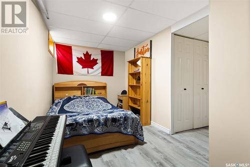 154 Lloyd Crescent, Regina, SK - Indoor Photo Showing Bedroom