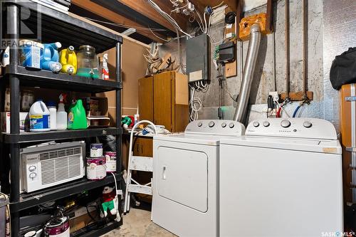 154 Lloyd Crescent, Regina, SK - Indoor Photo Showing Laundry Room