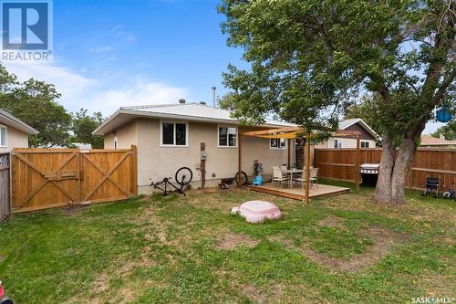 154 Lloyd Crescent, Regina, SK - Outdoor With Backyard With Exterior