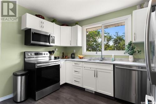 154 Lloyd Crescent, Regina, SK - Indoor Photo Showing Kitchen With Double Sink