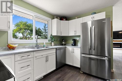 154 Lloyd Crescent, Regina, SK - Indoor Photo Showing Kitchen With Stainless Steel Kitchen With Double Sink