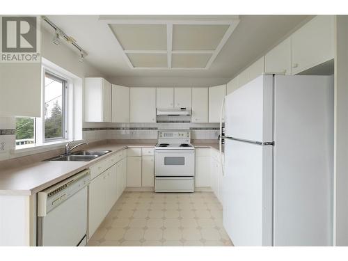 9110 Smith Road, Vernon, BC - Indoor Photo Showing Kitchen With Double Sink