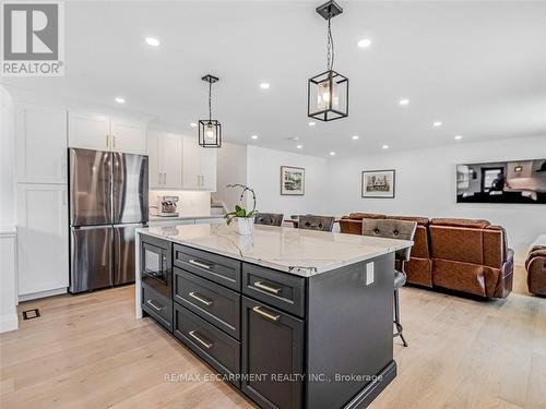 622 Braemore Road, Burlington (Roseland), ON - Indoor Photo Showing Kitchen With Stainless Steel Kitchen With Upgraded Kitchen