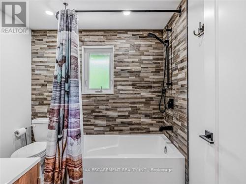 622 Braemore Road, Burlington (Roseland), ON - Indoor Photo Showing Bathroom