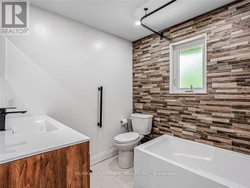 622 Braemore Road, Burlington (Roseland), ON - Indoor Photo Showing Bathroom