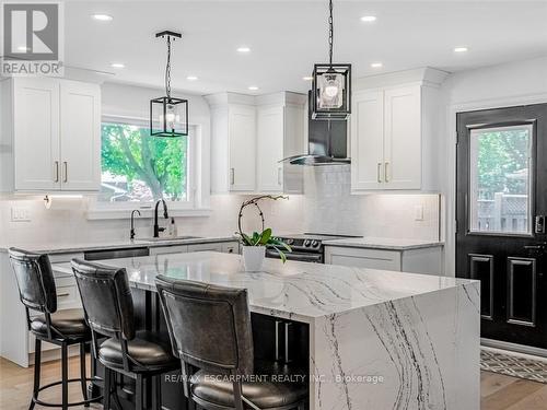 622 Braemore Road, Burlington (Roseland), ON - Indoor Photo Showing Kitchen With Upgraded Kitchen